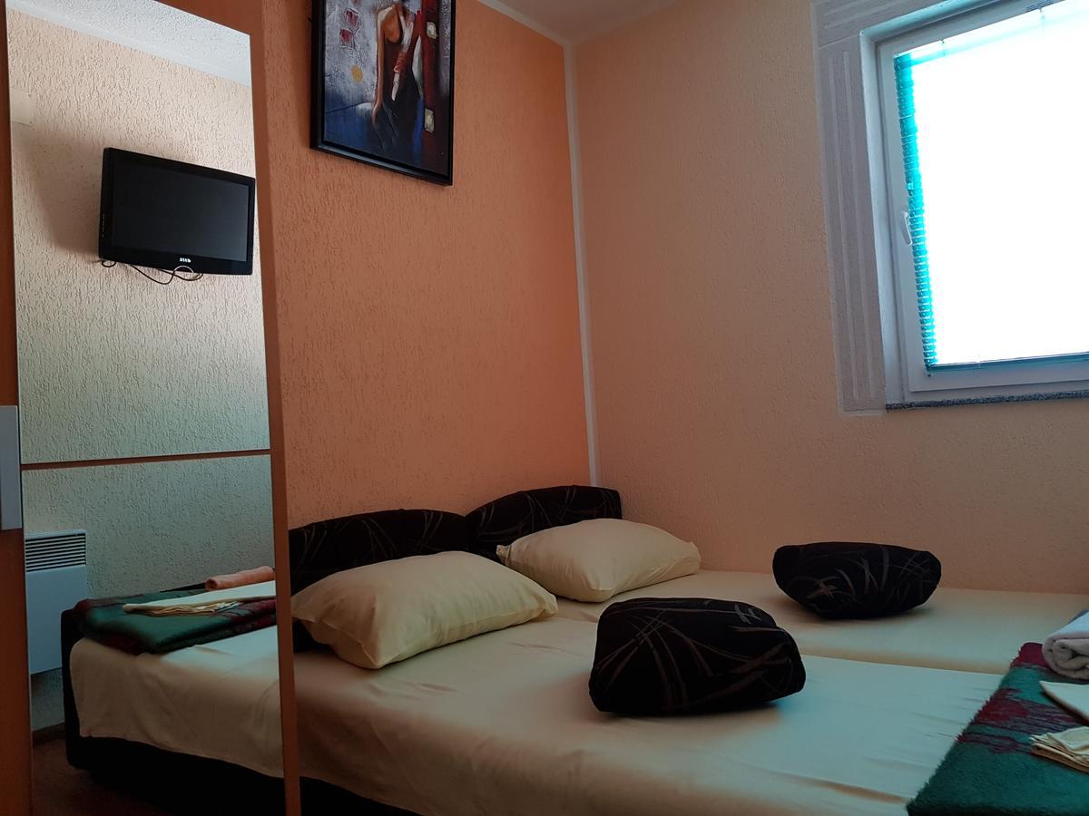 Hotel Pansion Basa Ustikolina Esterno foto