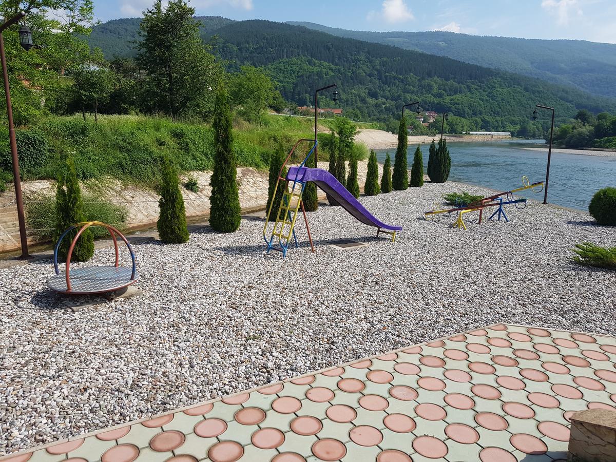 Hotel Pansion Basa Ustikolina Esterno foto